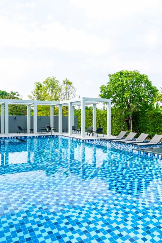 Pool remodeling contractor